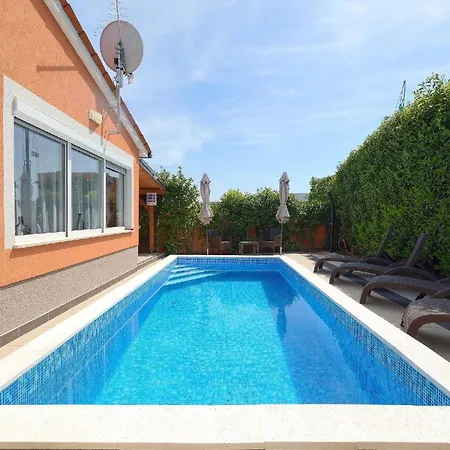 Mit Privatpool Fuer 6 Personen Ca 115 Qm In Medulin, Istrien Suedkueste Von Istrien Holiday home *