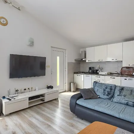 Mit Privatpool Fuer 6 Personen Ca 115 Qm In Medulin, Istrien Suedkueste Von Istrien *