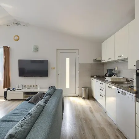 Mit Privatpool Fuer 6 Personen Ca 115 Qm In Medulin, Istrien Suedkueste Von Istrien Holiday home