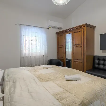 Holiday home Mit Privatpool Fuer 6 Personen Ca 115 Qm In Medulin, Istrien Suedkueste Von Istrien Medulin