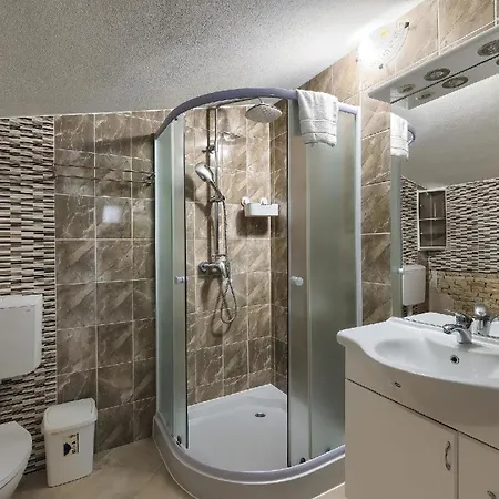 Mit Privatpool Fuer 6 Personen Ca 115 Qm In Medulin, Istrien Suedkueste Von Istrien *