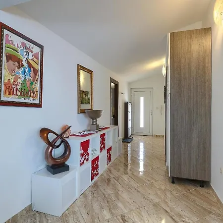 Mit Privatpool Fuer 6 Personen Ca 115 Qm In Medulin, Istrien Suedkueste Von Istrien Vikendica *