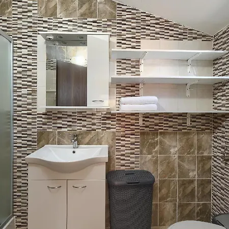 Mit Privatpool Fuer 6 Personen Ca 115 Qm In Medulin, Istrien Suedkueste Von Istrien Holiday home