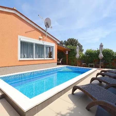 بيت للعطل Mit Privatpool Fuer 6 Personen Ca 115 Qm In Medulin, Istrien Suedkueste Von Istrien